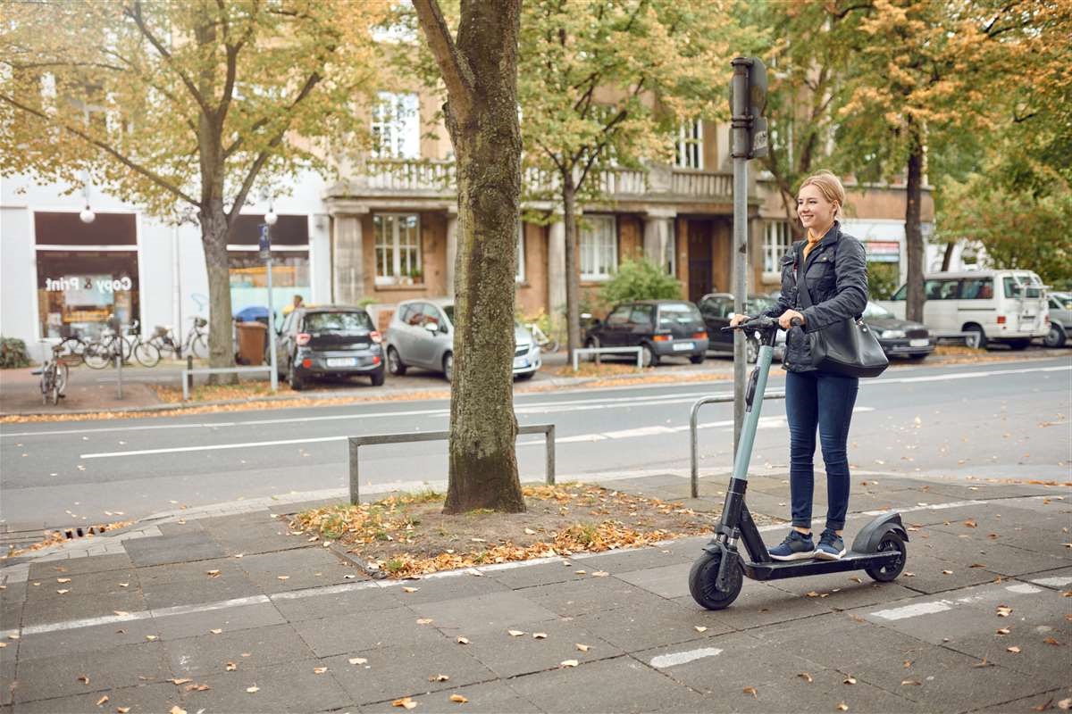 Parigi sbanca i monopattini: una vittoria per i pedoni o una sconfitta per la mobilità sostenibile?