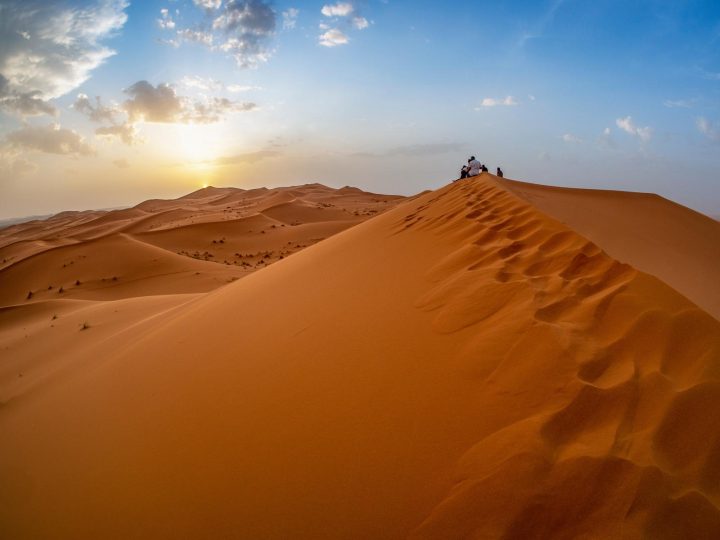 La meraviglia geologica che cambia aspetto: l’hai mai vista da vicino? Il mistero del Sahara