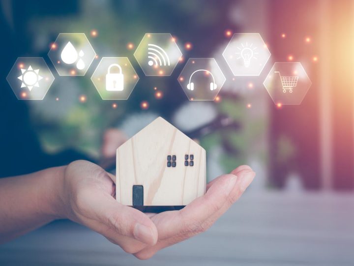 Vacanze serene? Ecco come ingannare i malintenzionati con la domotica di Google Home
