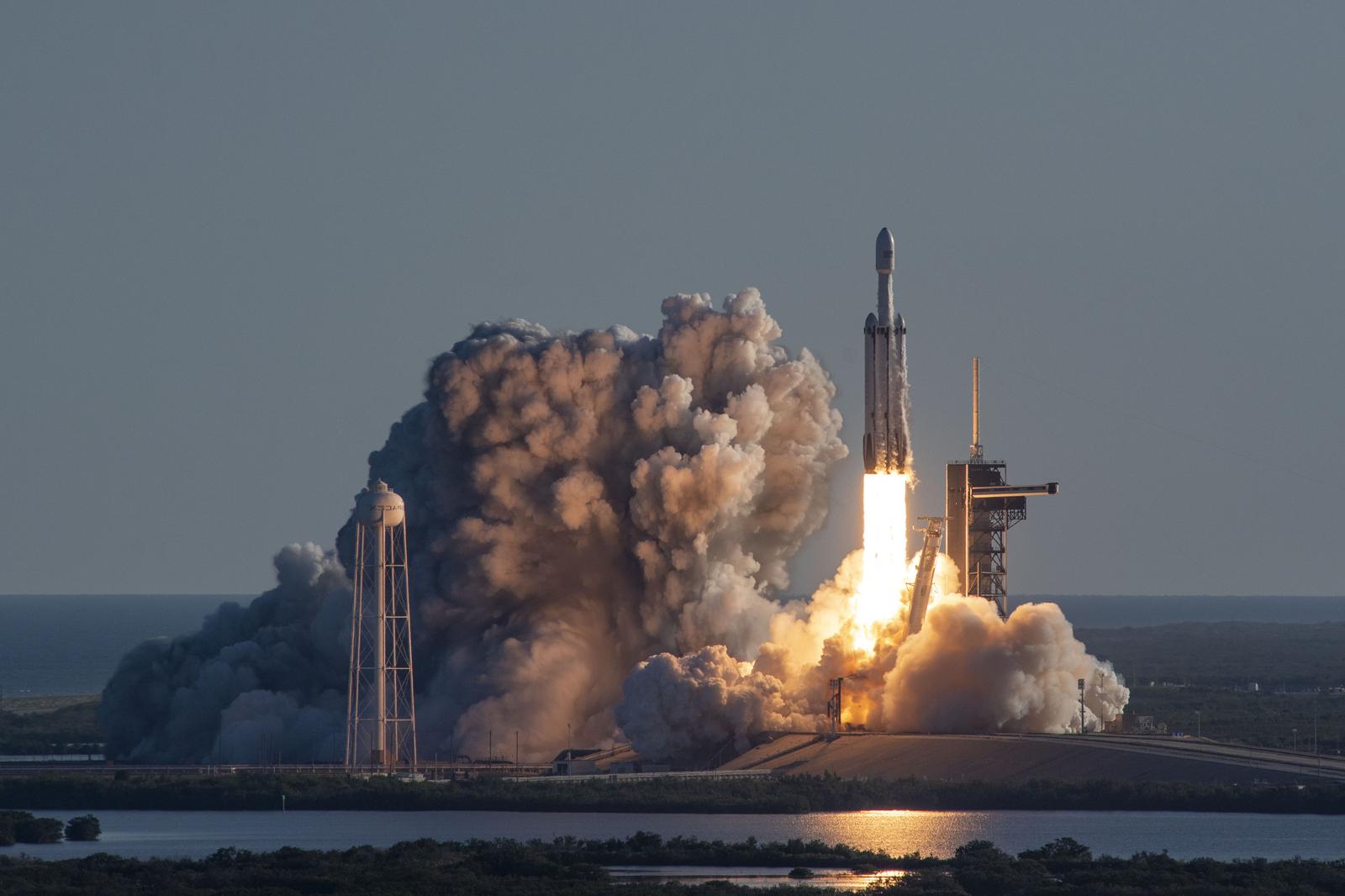 Incredibile: il Falcon 9 da Record di SpaceX Annientato dal Furor del Clima!