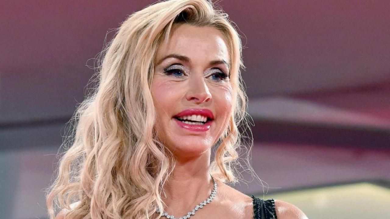 Valeria Marini tradita? Le rivelazioni scioccanti sull’ex Miss Italia Denny Mendez!