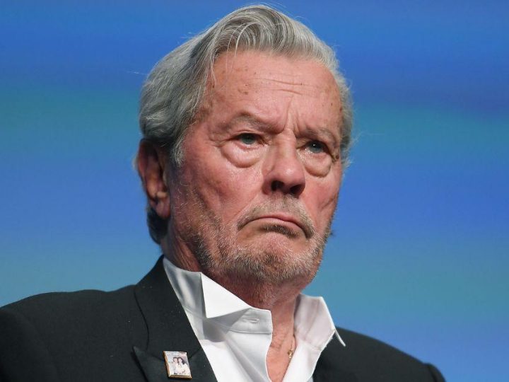 Alain Delon sotto inchiesta: la verità dietro le 72 armi e 3.000 munizioni senza licenza!