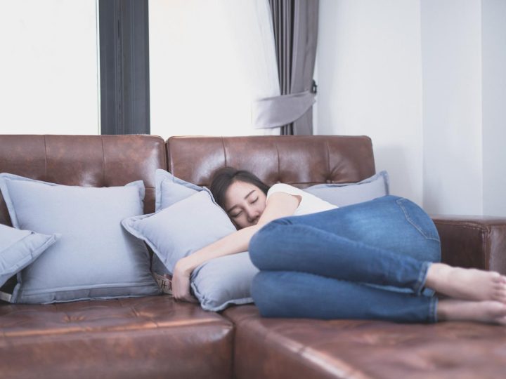 Sognare di abbracciare una persona speciale: il momento più dolce e intenso della tua notte.