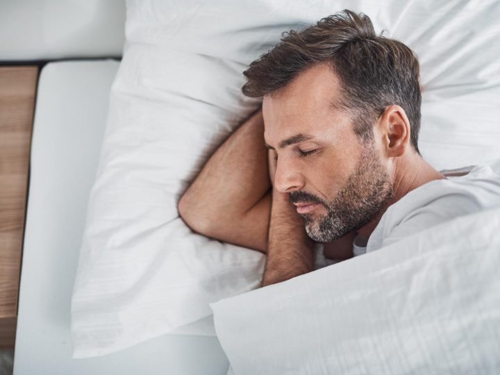 Sognare di essere accoltellati: il significato nascosto dietro un incubo spaventoso
