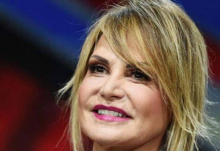 Incredibile: Simona Ventura e la paralisi facciale, il suo coraggio sfida ogni tabù!