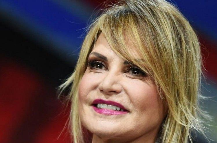 Incredibile: Simona Ventura e la paralisi facciale, il suo coraggio sfida ogni tabù!